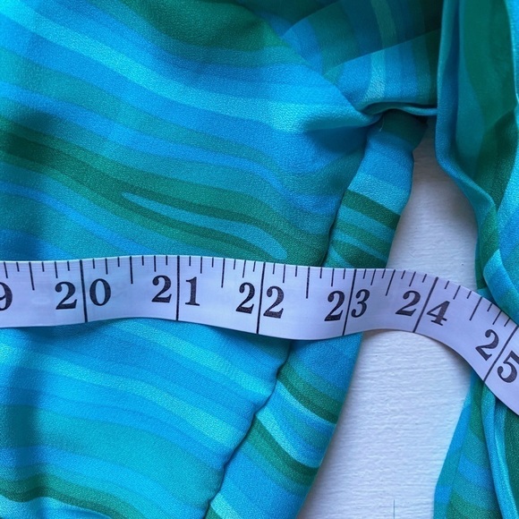 Ashley Stewart Abstract Plisse Puff Sleeve Top - Picture 7 of 9